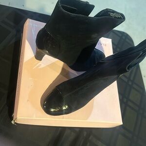 Quarter navy suede boots